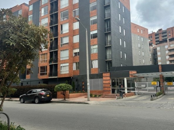 1 APARTAMENTO APARTAMENTO COLINAS DE GRATAMIRA FACHADA ENTUZONA
