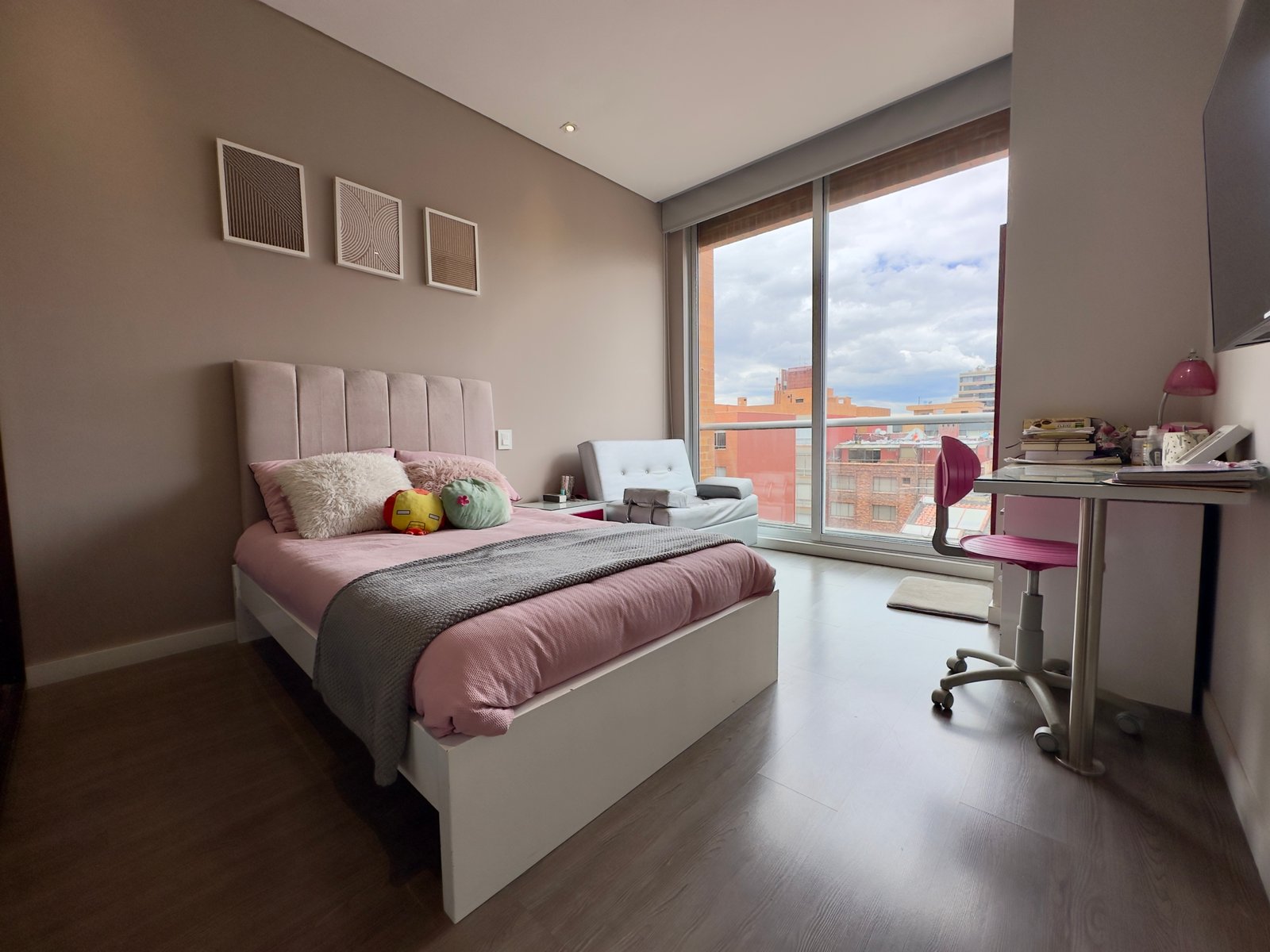 19 HABITACIÓN CLOSET BAÑO HALL COCINA SALA COMEDOR TERRAZA PENTHOUSE APARTAMENTO MIRO CALLE 109 CERCA A PARQUE DE LA 93 EXTERIOR EN TU ZONA