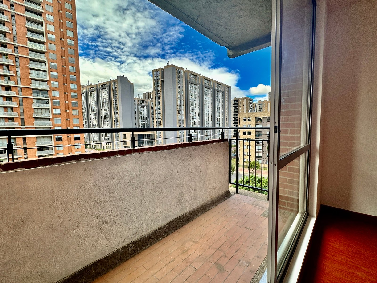 2 APARTAMENTO APARTAMENTO COLINAS DE GRATAMIRA BALCON ENTUZONA