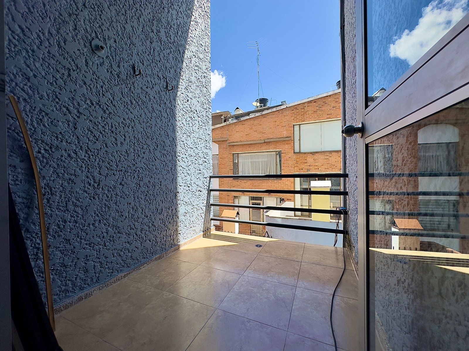 3 APARTAMENTO LOS CERRITOS EN CEDRITOS LISBOA balcón