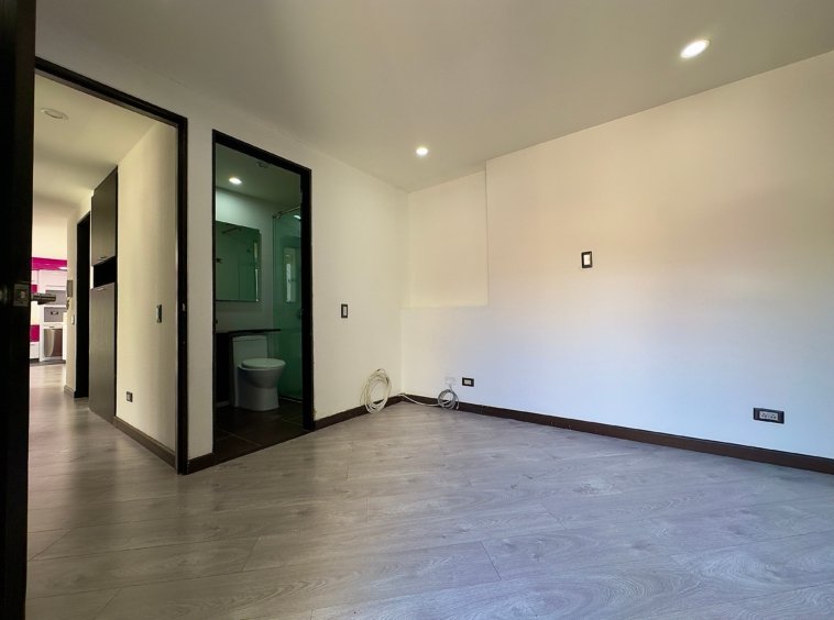 4 APARTAMENTO LOS CERRITOS EN CEDRITOS LISBOA baño remodelado habitación principal