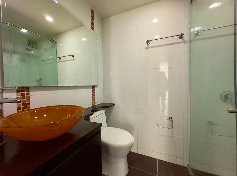 5 APARTAMENTO LOS CERRITOS EN CEDRITOS LISBOA baño remodelado