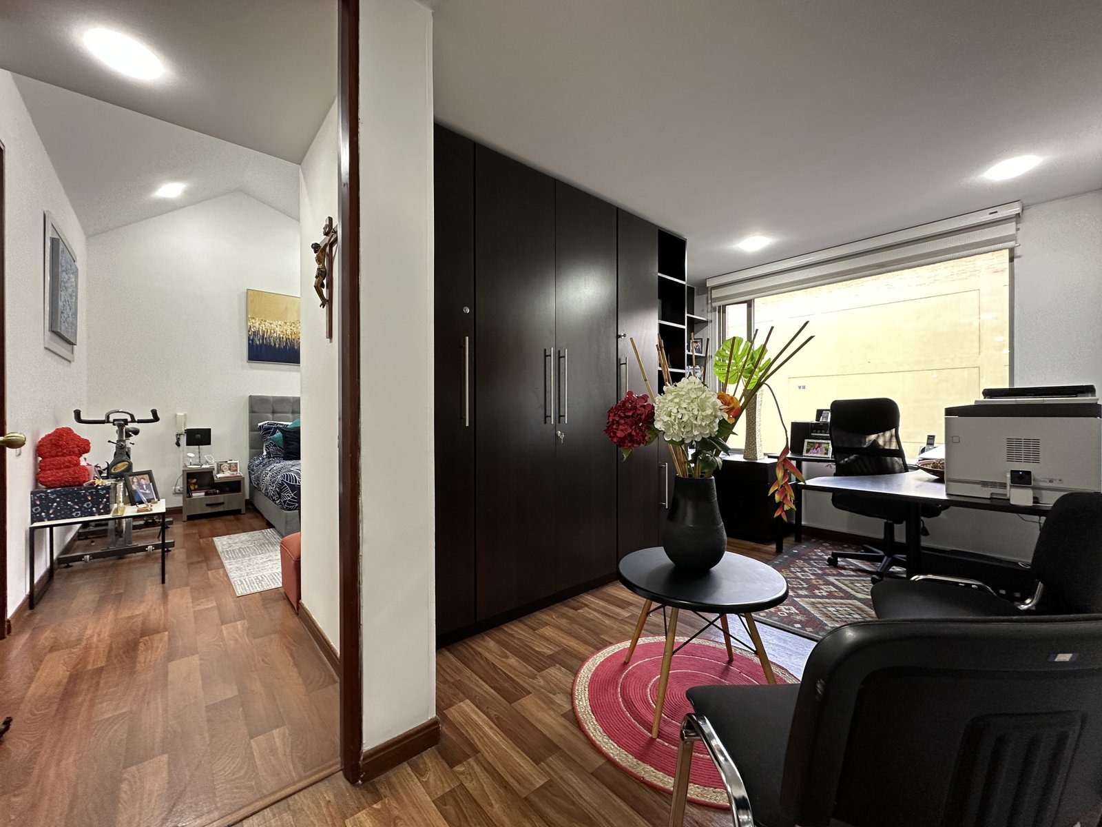 4 APARTAMENTO ALAMEDA DE LOS MOLINOS hall de alcobas estudio barrio santa paula Bogota