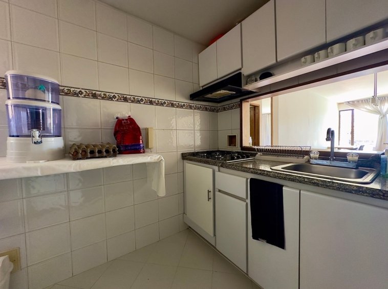 6 APARTAMENTO PINAR DEL COUNTRY EN CEDRITOS LISBOA cocina