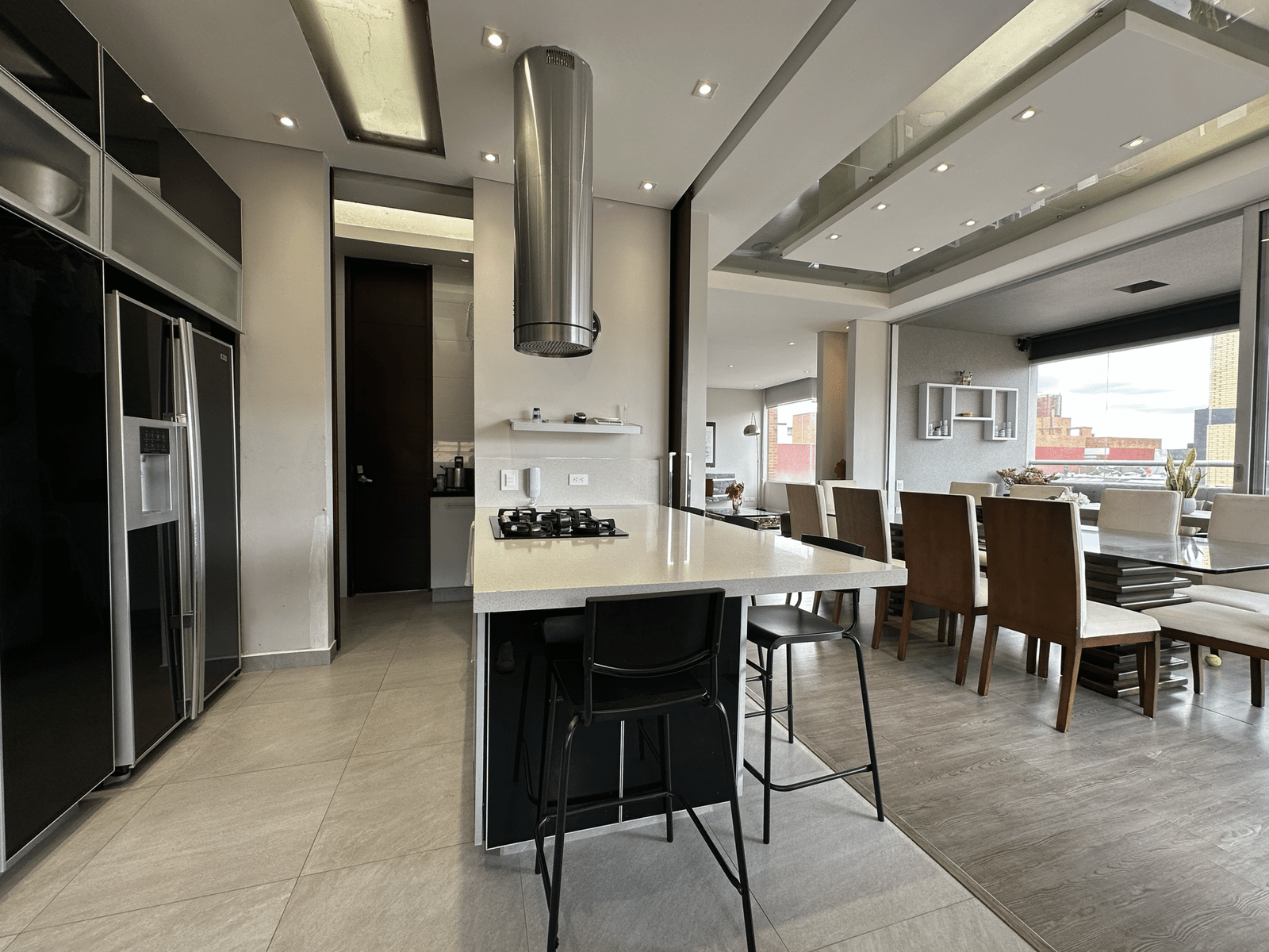 6 COCINA SALA COMEDOR TERRAZA PENTHOUSE APARTAMENTO MIRO CALLE 109 CERCA A PARQUE DE LA 93 EXTERIOR EN TU ZONA