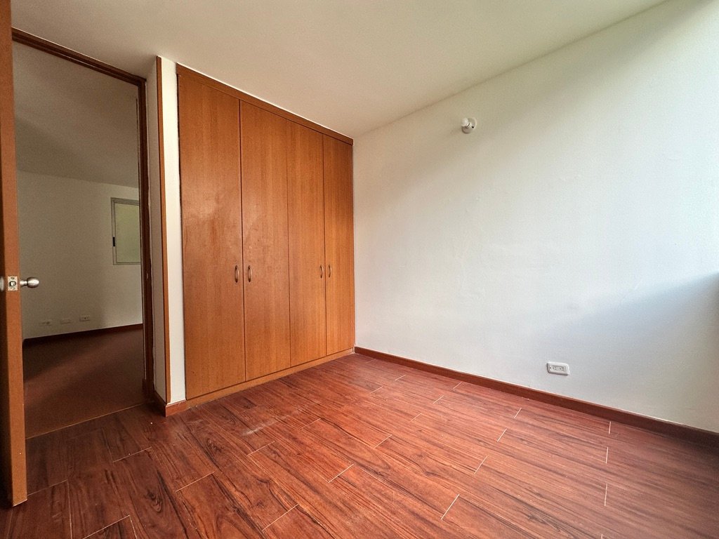 8 APARTAMENTO APARTAMENTO COLINAS DE GRATAMIRA HABITACIÓN CON CLOSET ENTUZONA