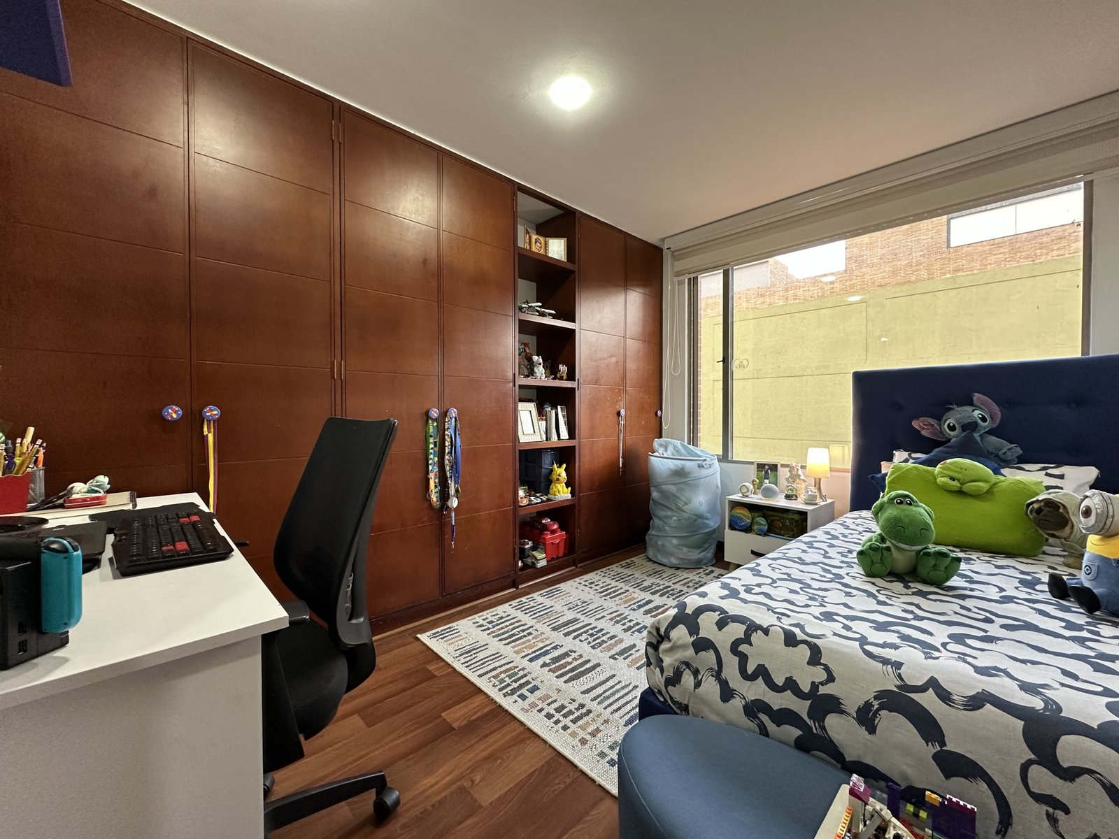 8 APARTAMENTO ALAMEDA DE LOS MOLINOS habitación closet amplio barrio santa paula Bogotá